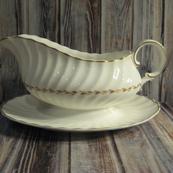 Royal Doulton Other - Royal Doulton Adrian Gravy Boat w/Attached Underplate